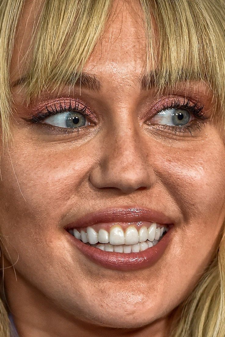 Celebrity Pornalikes sia wood hairy bulges and boners