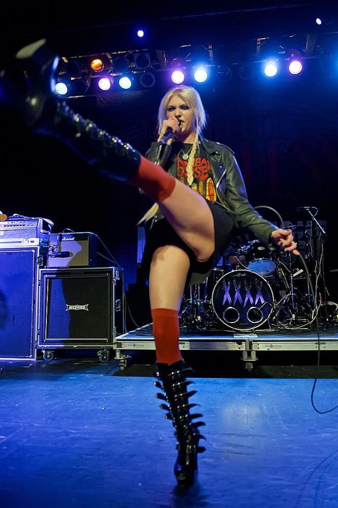 brian olander recommends taylor momsen sexy andrew alwi add taylor momsen sexy image
