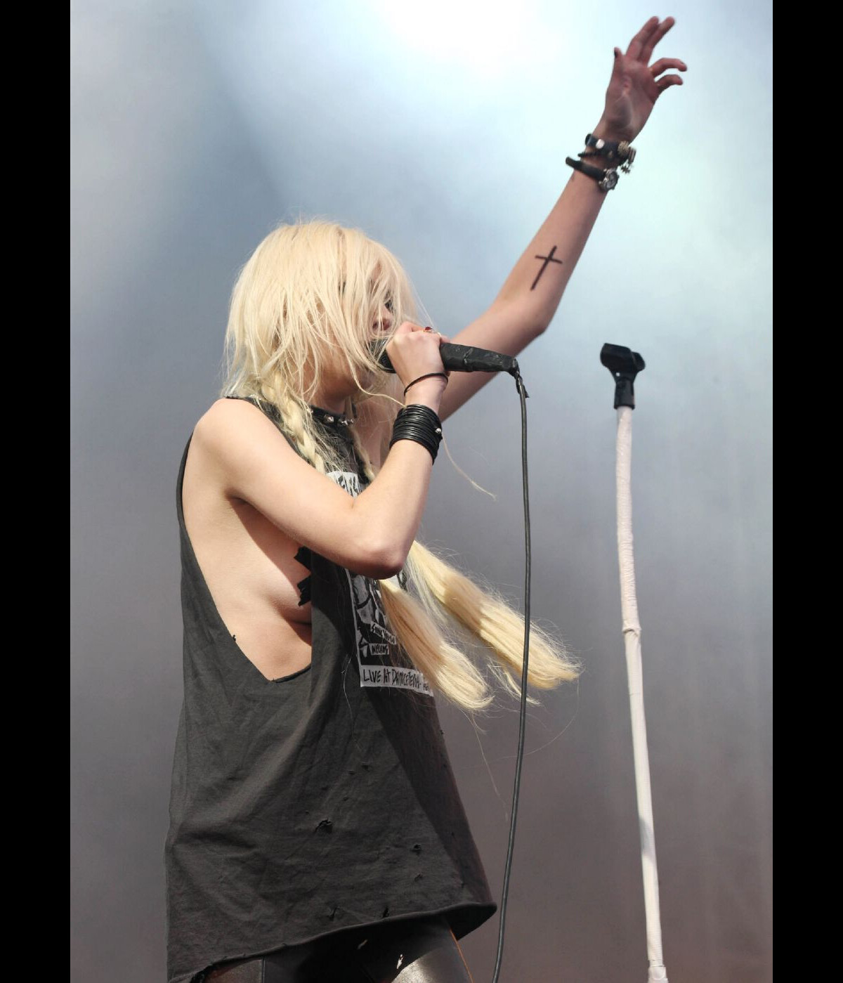 donal nolan recommends taylor momsen sexy cecilia aguilar garcia add taylor momsen sexy image