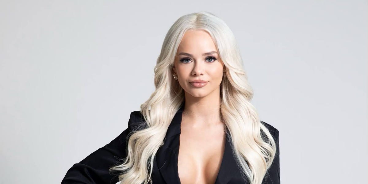 brittney pennington recommends Porn strip cam caroline reis add elsajean onlyfans photo