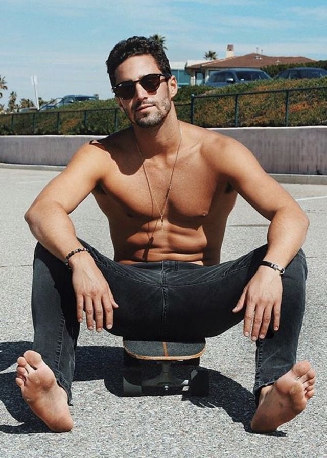 Male Celebrity Bare Feet upshorts no panties pantyhose free cams