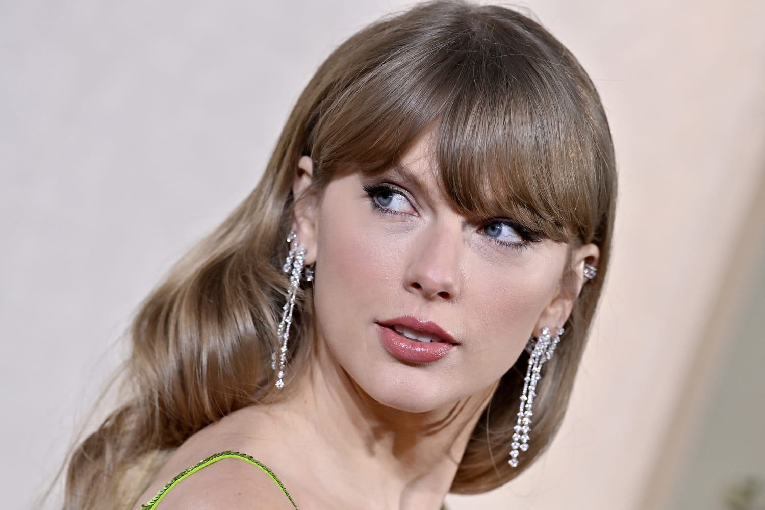 dhenver zarate add naked pics taylor swift photo
