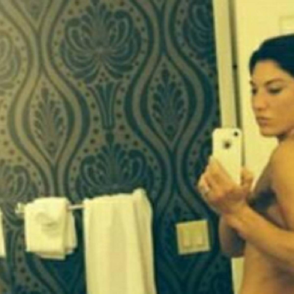 alexander glancy recommends Nikki glaser naked april eakes add hope solo nude pics photo