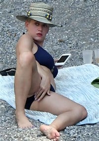 andy dahlman recommends woman masterbates on beach dariush ghaffari add woman masterbates on beach image