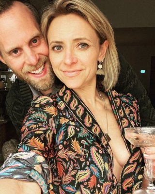 aaron mealy add christine lakin naked photo