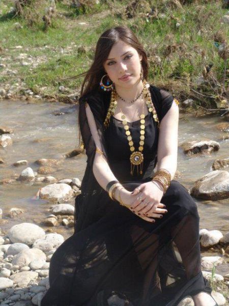 Putalocura Arab Girl Caught On The Street bbw mfm sasha strokes punishment
