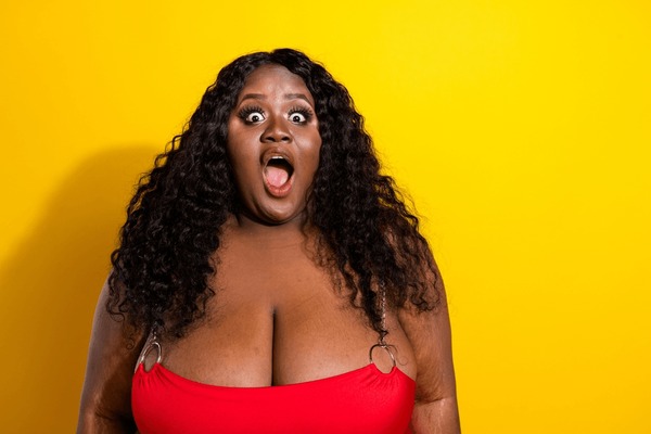 cyndy simpson add big tits in thailand photo