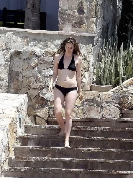 colin trousdale recommends alicia silverstone in bikini annette faber add Pornstar lili marlene photo