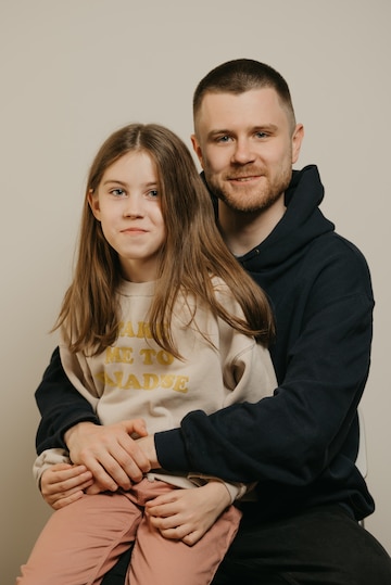 arfa noor recommends Emma hix black darren machado add daughter sitting on daddys lap photo