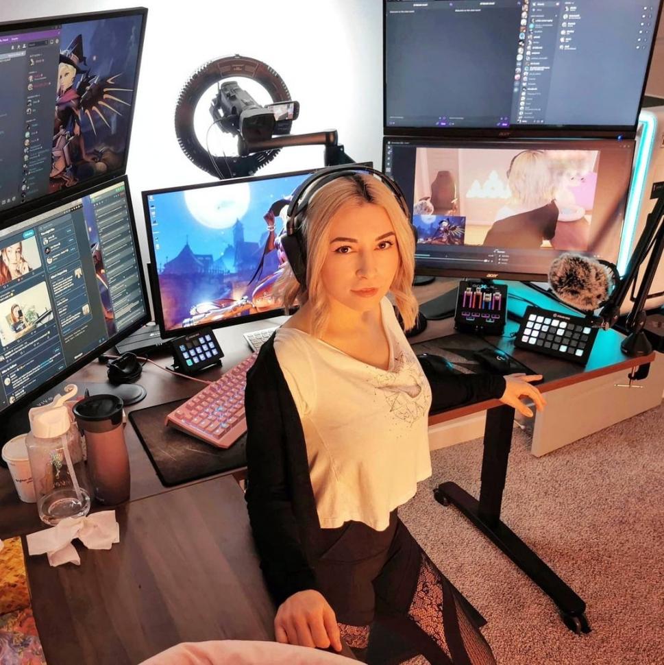 Alinity Naked black girl live sex candid nude beach videos