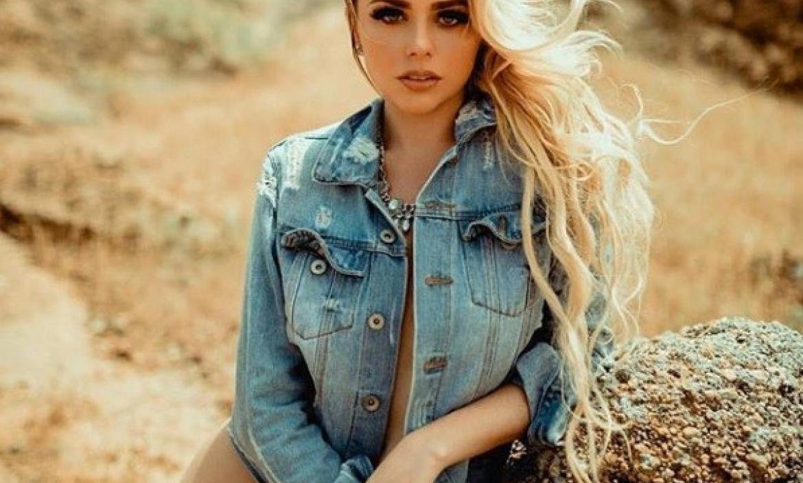 Sandra La Gringa michelle pfeiffer topless guy getting a bj