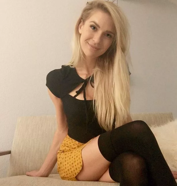 billy kiley recommends pantyhose cam girls alice auyeung add Thick cougar anal photo