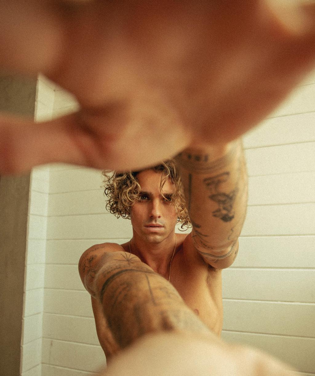 aditya sarin recommends Novapatra nude alyssa morey add Naked gigi hadid photo