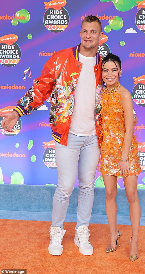 cameron kent recommends Sunshine footjob bernabe gabriel add nude pictures of miranda cosgrove photo