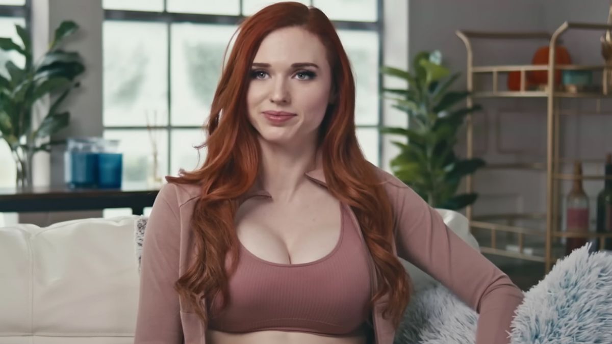 chloe lancaster add amouranth onlyfan photo