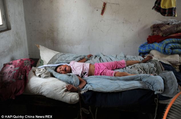 diane muldoon recommends Milf muffin donna woolery add girl tied to bed photo