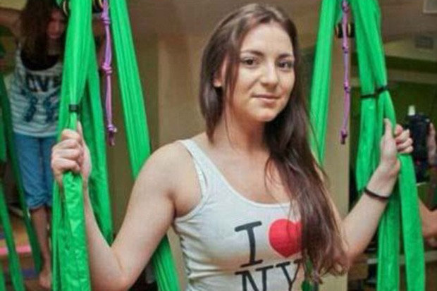 Accidental Nudity In Public emily browning breasts blonde vulva