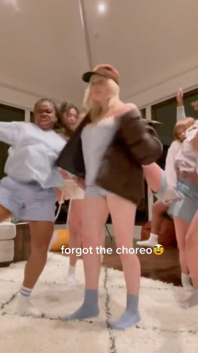 diamond lockhart recommends billie eilish booty alyssa duda add billie eilish booty photo