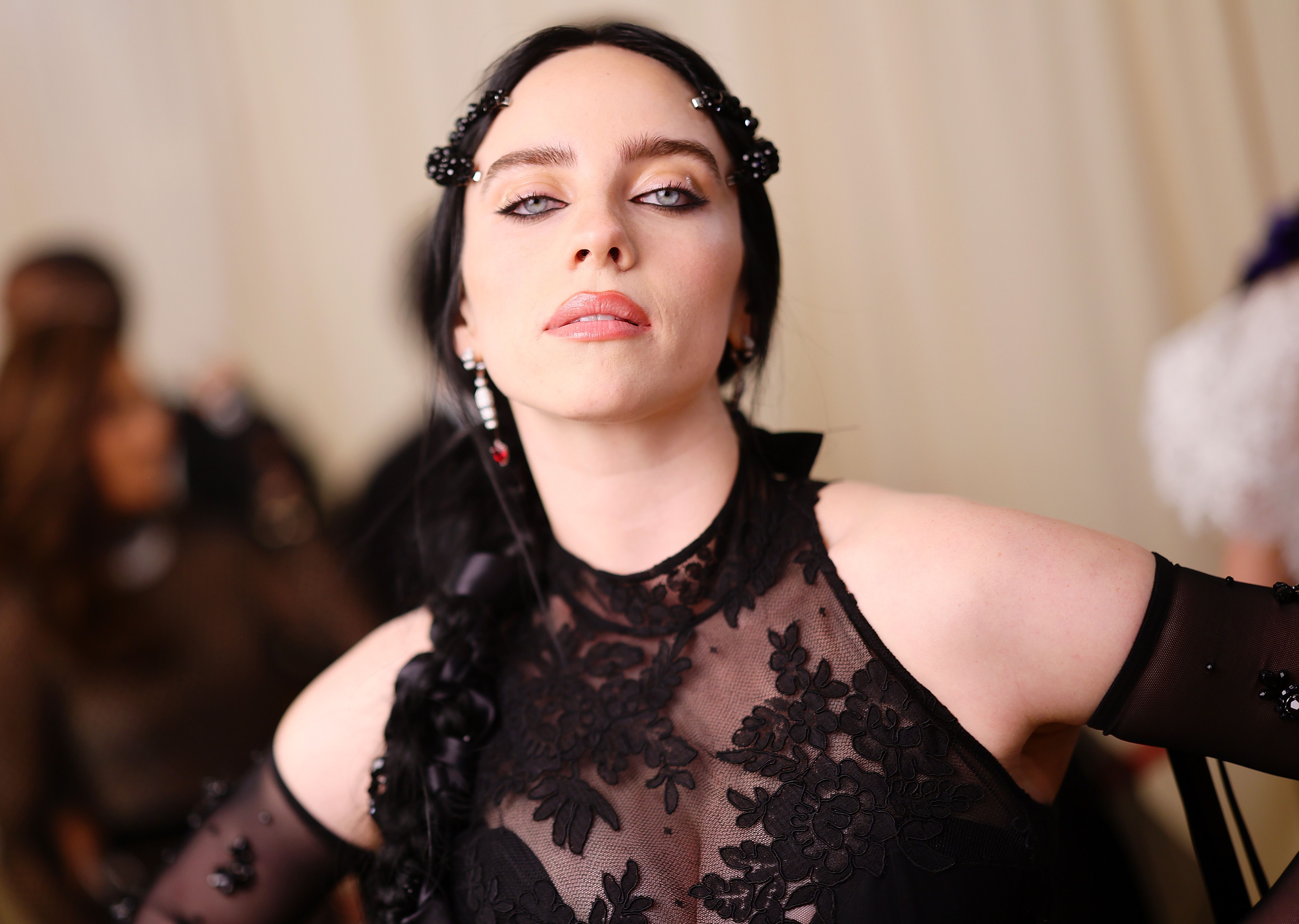 dillon george recommends billie eilish booty chad callison add billie eilish booty photo