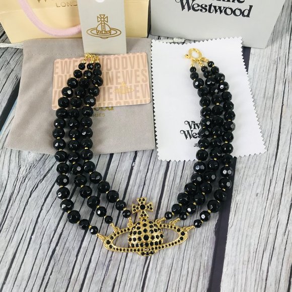 claire siviter recommends vivienne tolli amna bajwa add vivienne tolli photo