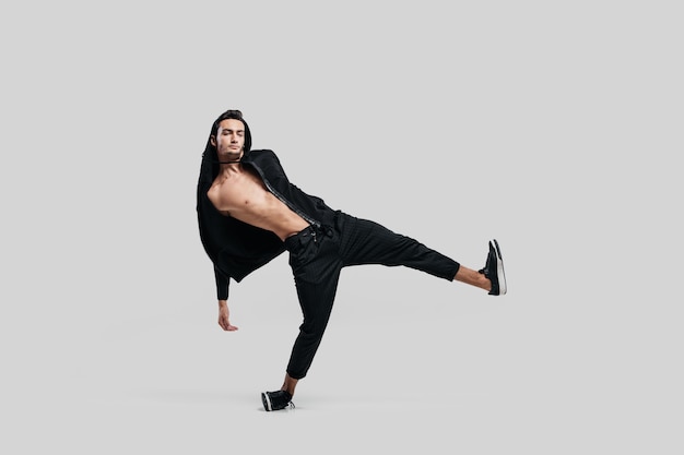 ali ariz add black naked dance image