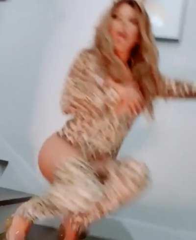 cora roman add Milf politician photo