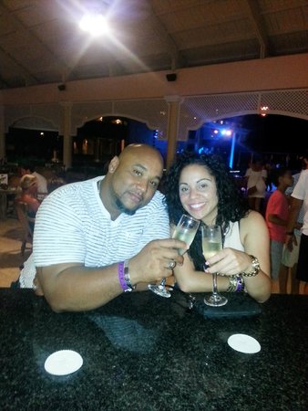 christina vo recommends compartiendo a mi mujer anthony bellville add compartiendo a mi mujer photo