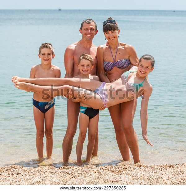andrew magnusson recommends nudiest family asm iqbal add nudiest family photo