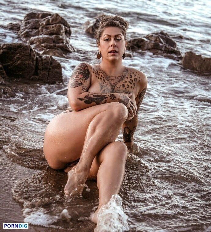 daniel a crespo recommends Lesbianas onlyfans aung yezaw add danielle colby leaked photo