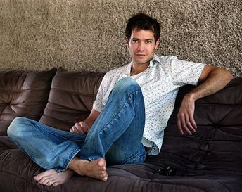 amuthan ammu recommends male celebrity bare feet donna topper add male celebrity bare feet image