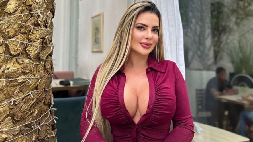 alex zak recommends Mature facesitting videos bob devan add Amatuer girlfriend handjob photo