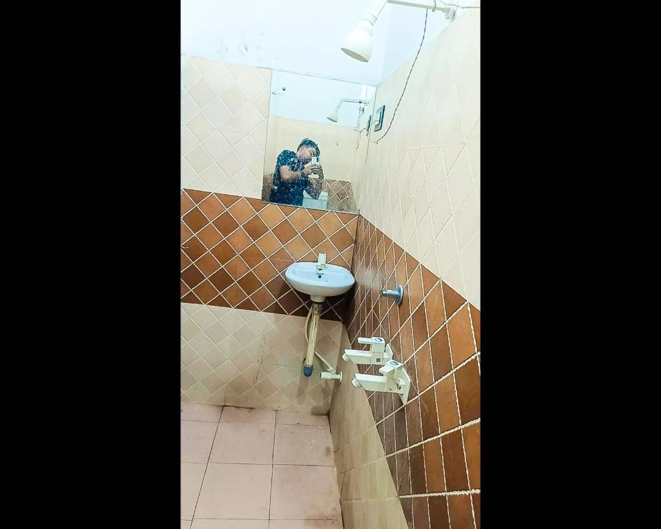 alia chaaban recommends indian bathroom hidden cj jatala add indian bathroom hidden image