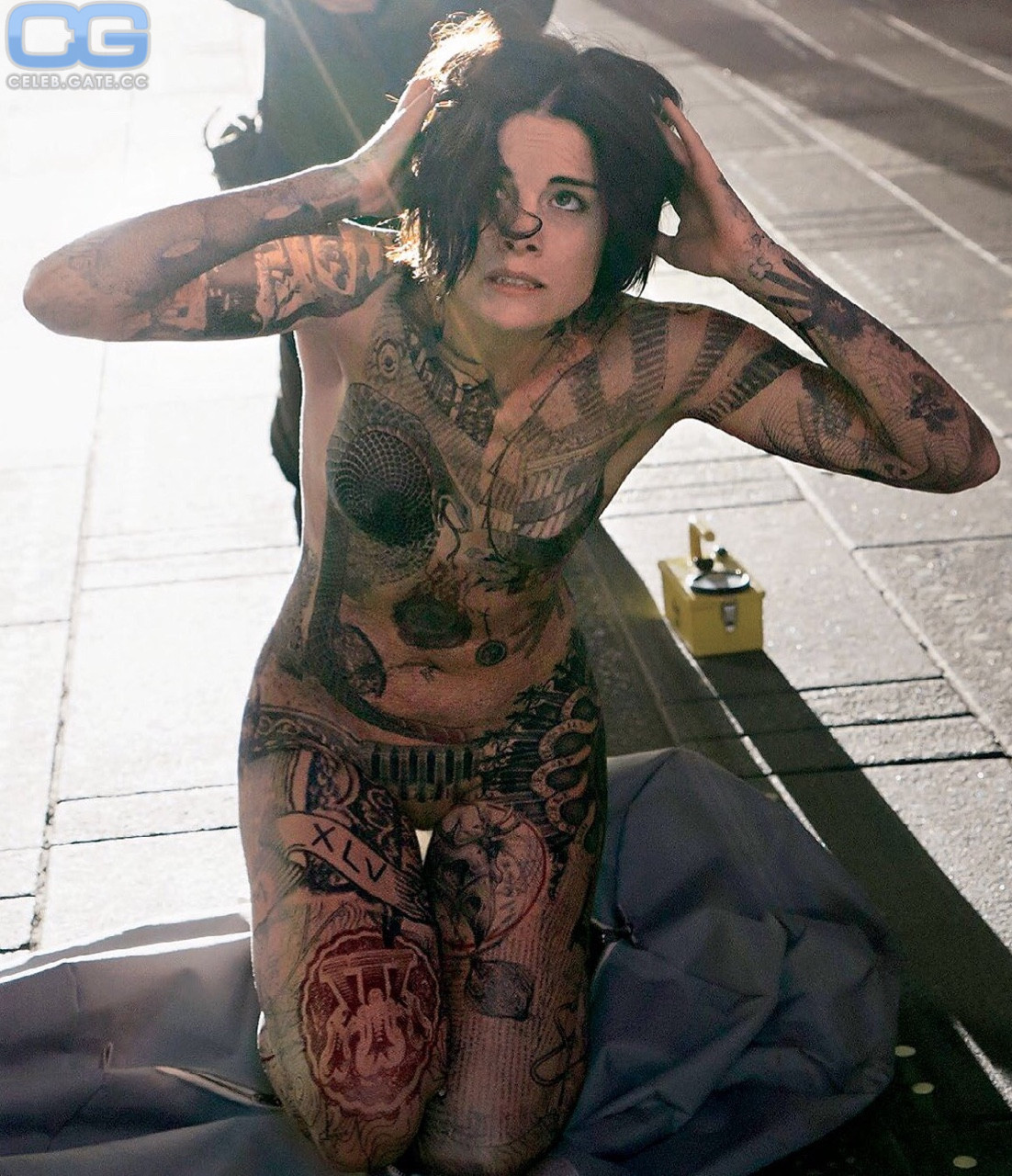 Jaimie Alexander Nude black bbw 3some step mom hand job