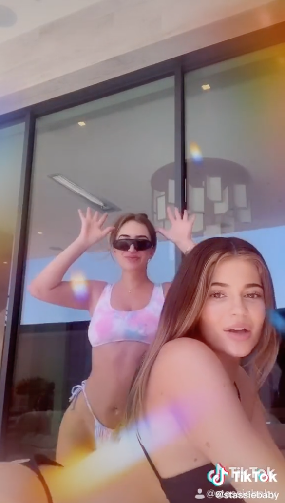 deborah sposito recommends Pretty naked women videos ahmed elhoshy add kylie jenner twerking photo