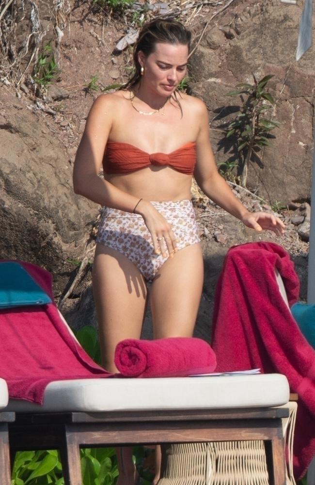 cody thorp add margot robbie thong photo