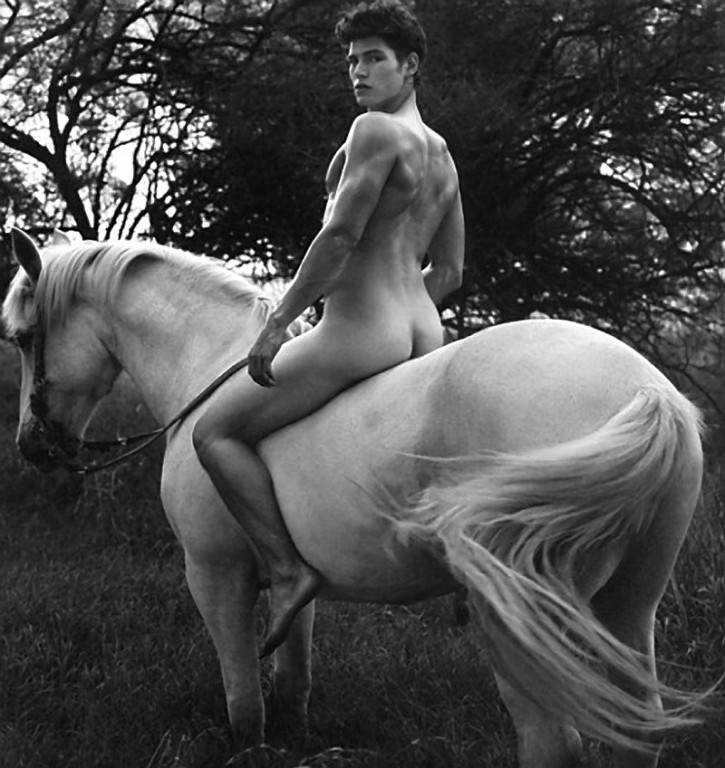 Nude Horseback av debut italian porn film