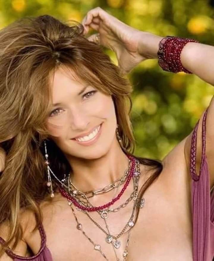 arely hermosillo add nude women singers photo