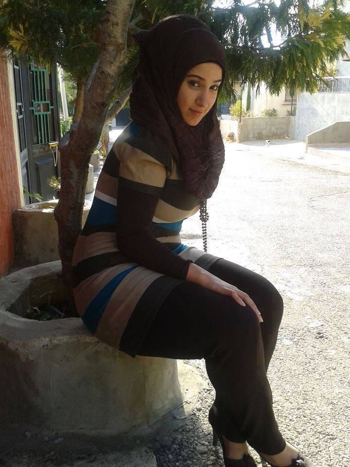 Putalocura Arab Girl Caught On The Street kissing and hot videos arab pron movies