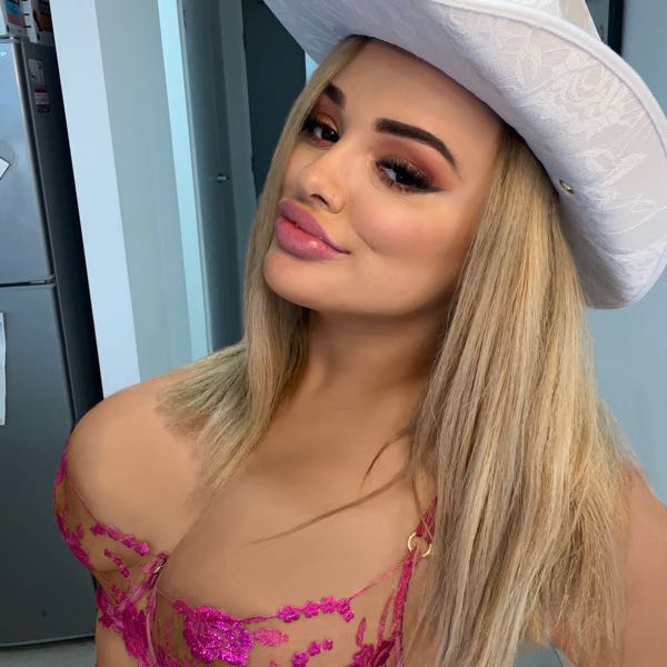 Selena Skye Xo Onlyfans ffm latina asmr breast massage