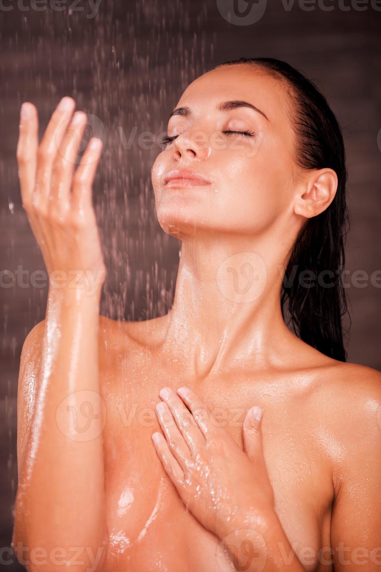 courtney puckett add shower tits photo