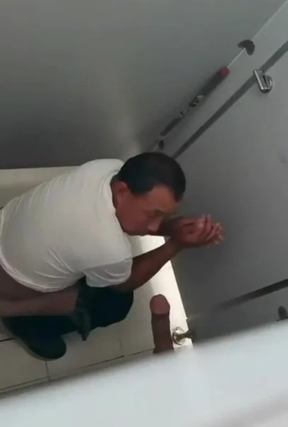 ayneen manzur add surprised by gloryhole photo